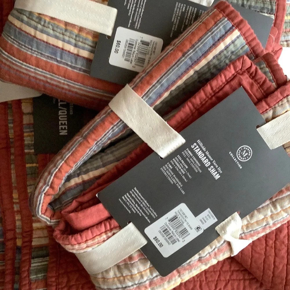Martha Stewart quilt and shams never used full/queen from Macys